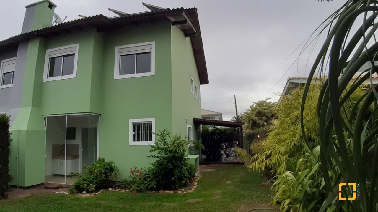 Casa com 119m², 4 quartos (sendo 1 suíte), 2 garagens, no bairro Campeche em Florianópolis