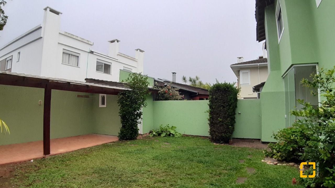 Casa com 119m², 4 quartos (sendo 1 suíte), 2 garagens, no bairro Campeche em Florianópolis
