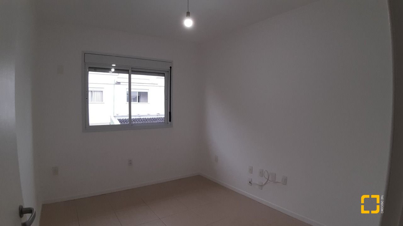 Casa com 119m², 4 quartos (sendo 1 suíte), 2 garagens, no bairro Campeche em Florianópolis