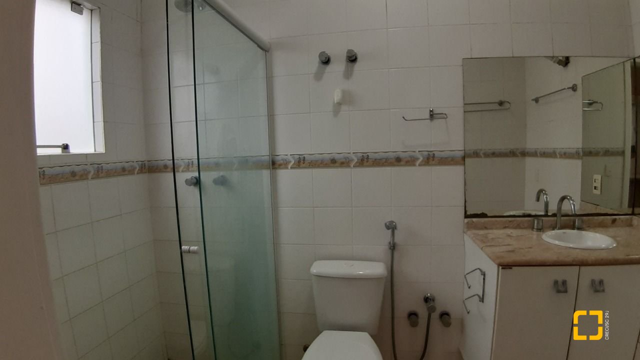 Casa com 119m², 4 quartos (sendo 1 suíte), 2 garagens, no bairro Campeche em Florianópolis