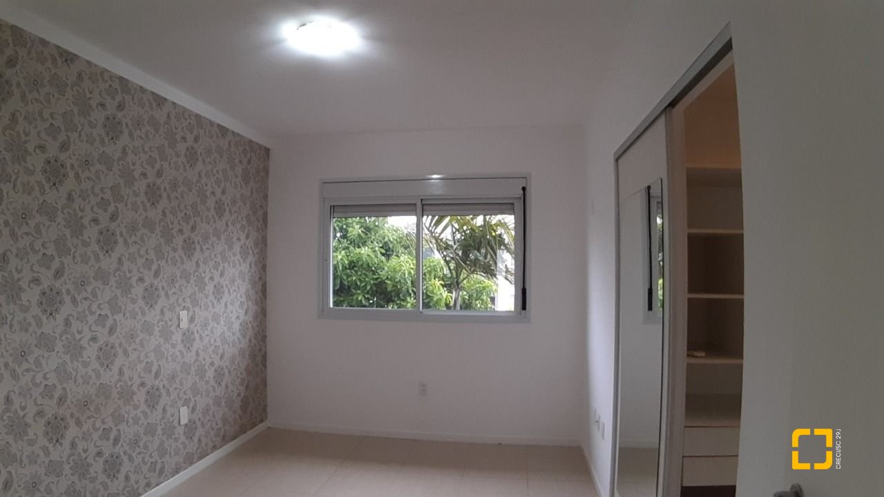 Casa com 119m², 4 quartos (sendo 1 suíte), 2 garagens, no bairro Campeche em Florianópolis