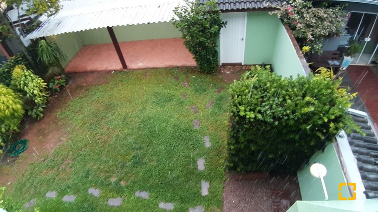 Casa com 119m², 4 quartos (sendo 1 suíte), 2 garagens, no bairro Campeche em Florianópolis