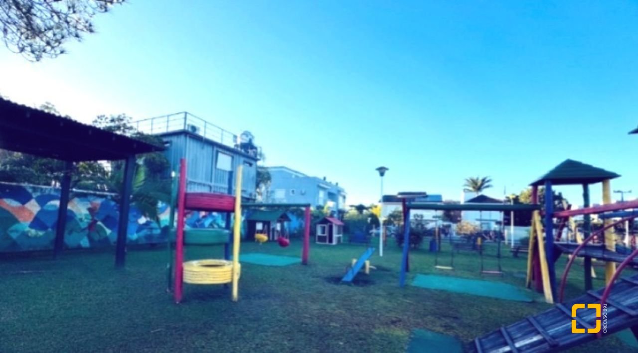 Casa com 119m², 4 quartos (sendo 1 suíte), 2 garagens, no bairro Campeche em Florianópolis