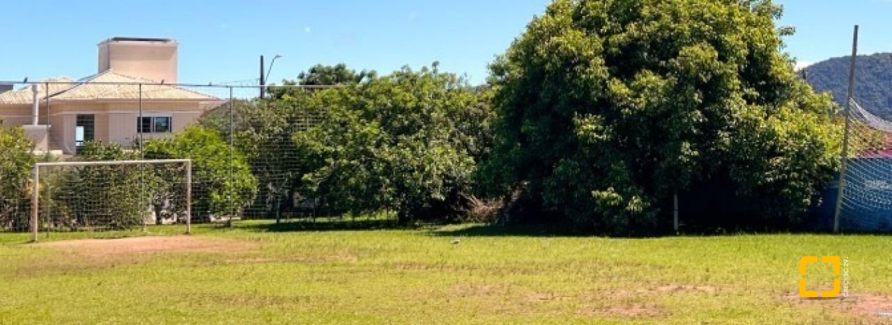 Casa com 119m², 4 quartos (sendo 1 suíte), 2 garagens, no bairro Campeche em Florianópolis
