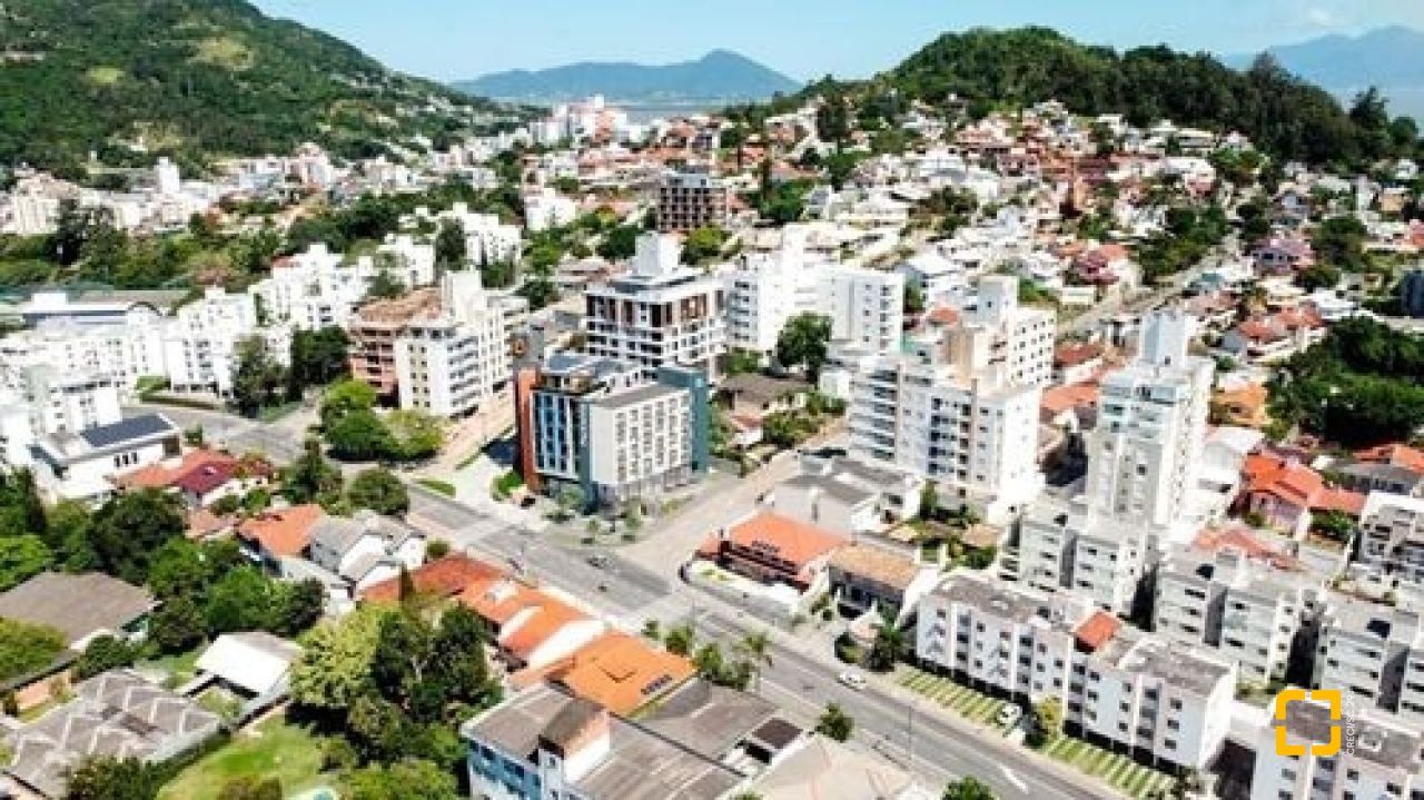 Apartamento com 64m², 2 quartos, 1 garagem, no bairro Carvoeira em Florianópolis