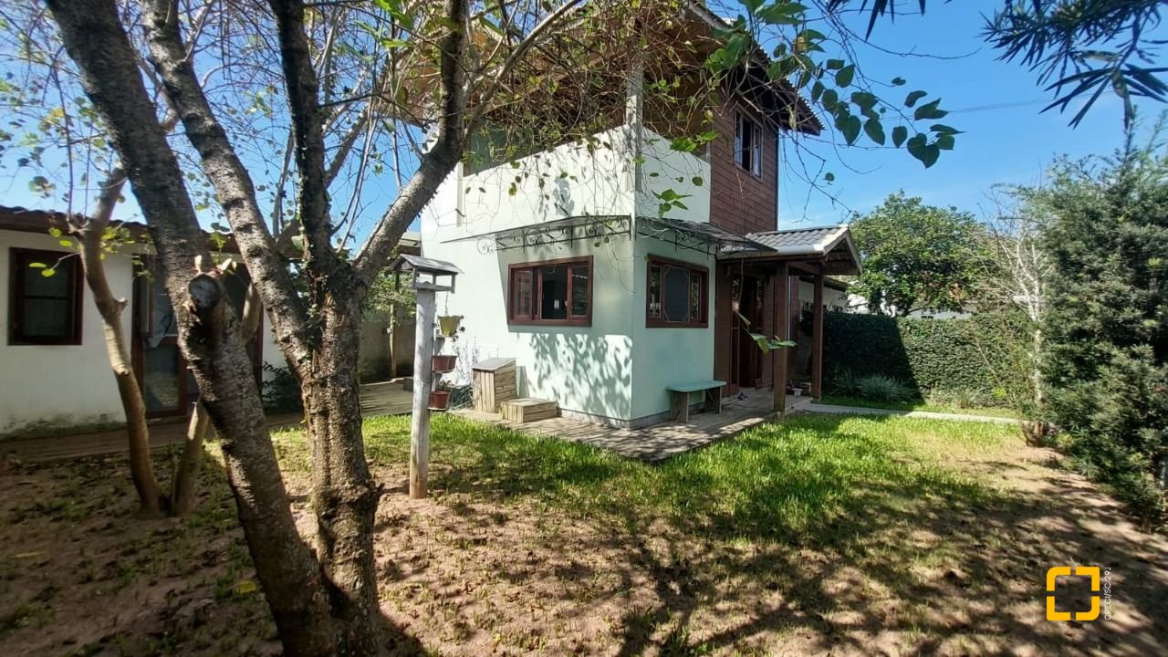 Casa com 103m², 3 quartos (sendo 1 suíte), no bairro Campeche em Florianópolis