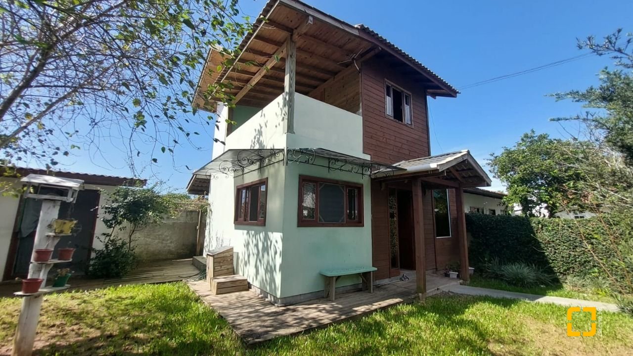 Casa com 103m², 3 quartos (sendo 1 suíte), no bairro Campeche em Florianópolis