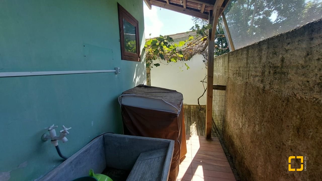 Casa com 103m², 3 quartos (sendo 1 suíte), no bairro Campeche em Florianópolis