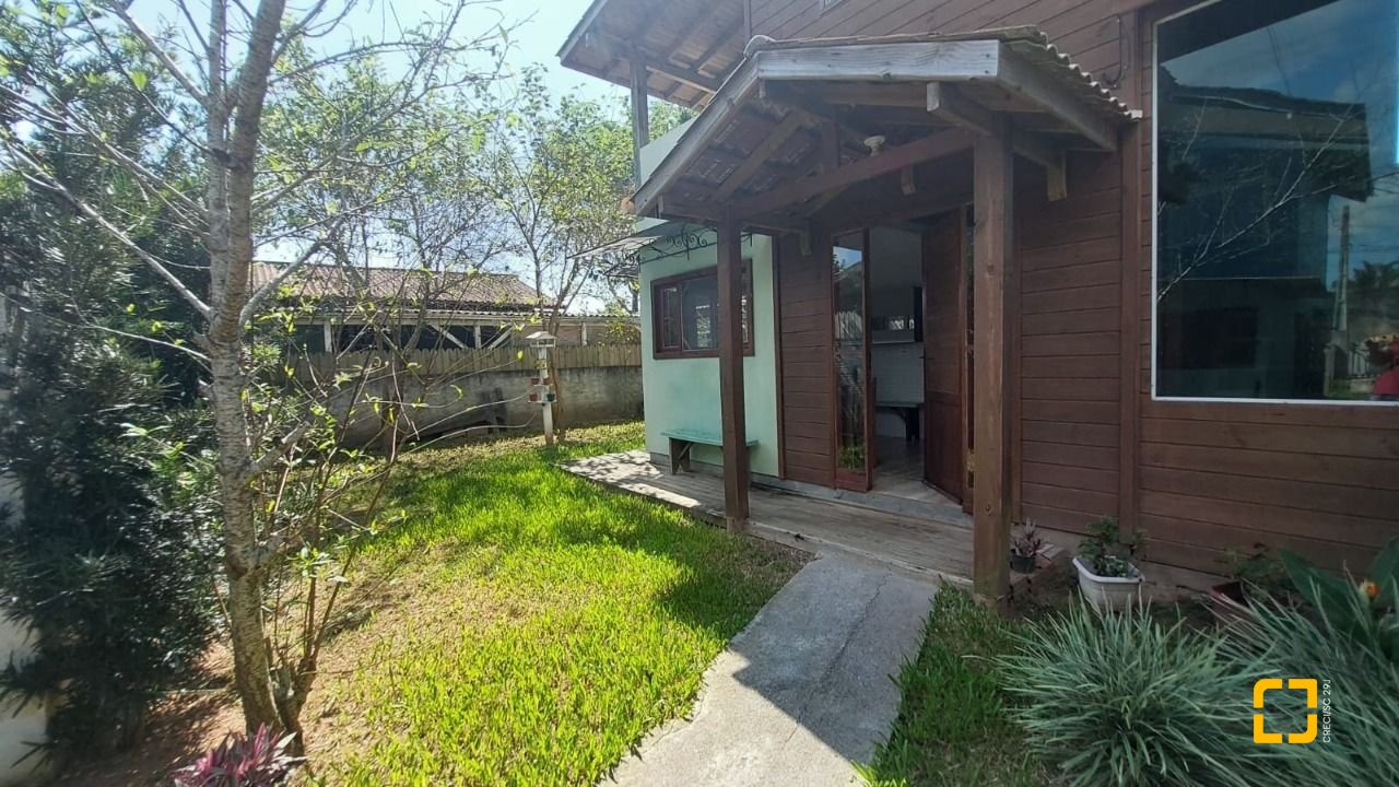 Casa com 103m², 3 quartos (sendo 1 suíte), no bairro Campeche em Florianópolis