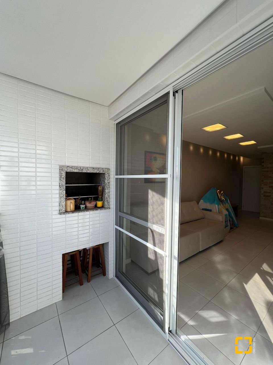 Apartamento com 87m², 4 quartos (sendo 1 suíte), 1 garagem, no bairro Itacorubi em Florianópolis