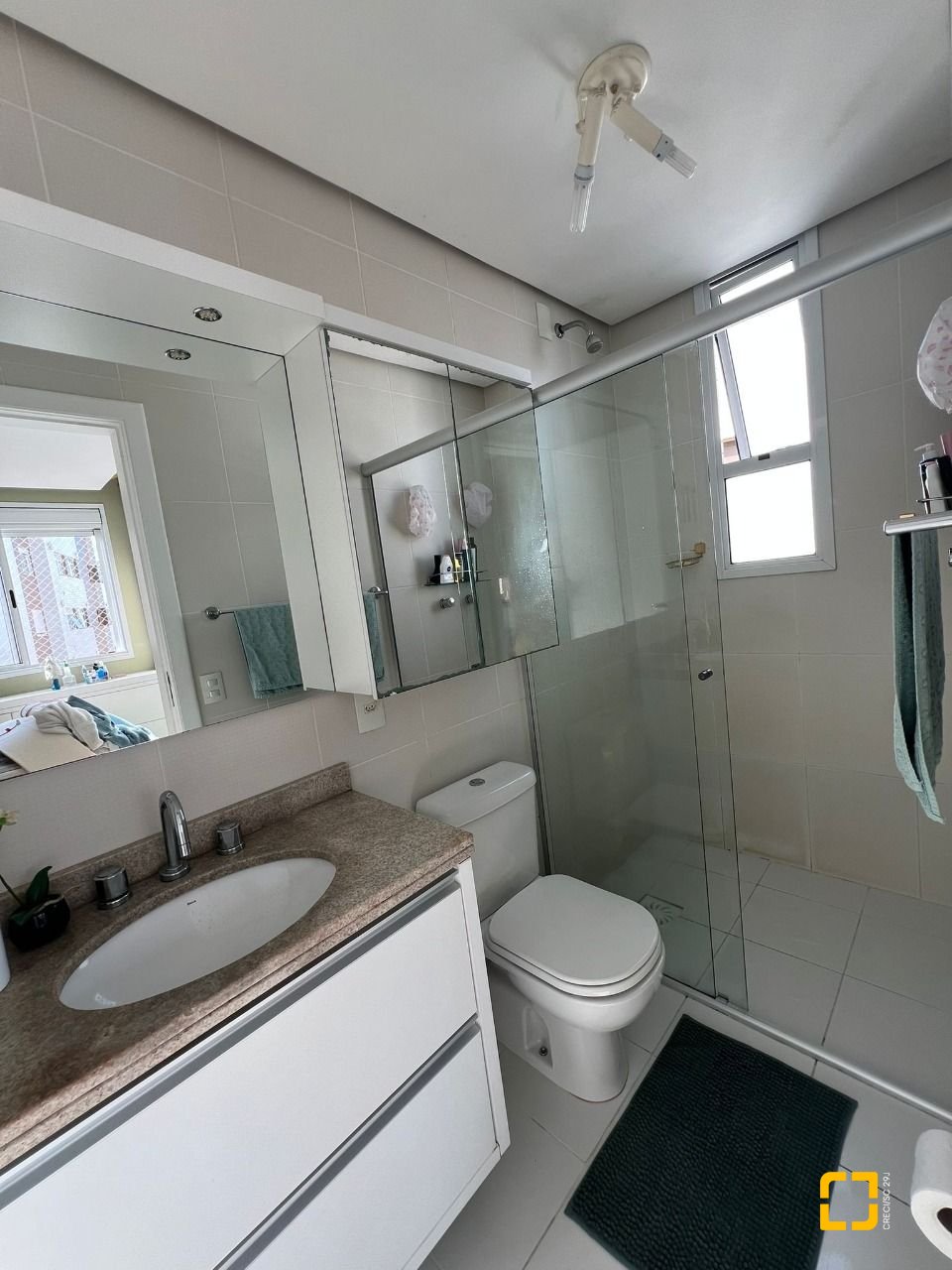 Apartamento com 87m², 4 quartos (sendo 1 suíte), 1 garagem, no bairro Itacorubi em Florianópolis