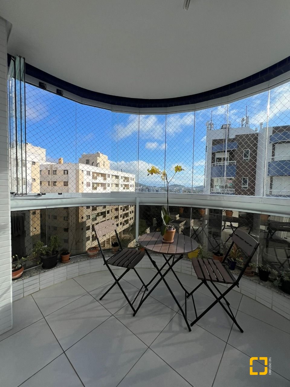 Apartamento com 87m², 4 quartos (sendo 1 suíte), 1 garagem, no bairro Itacorubi em Florianópolis