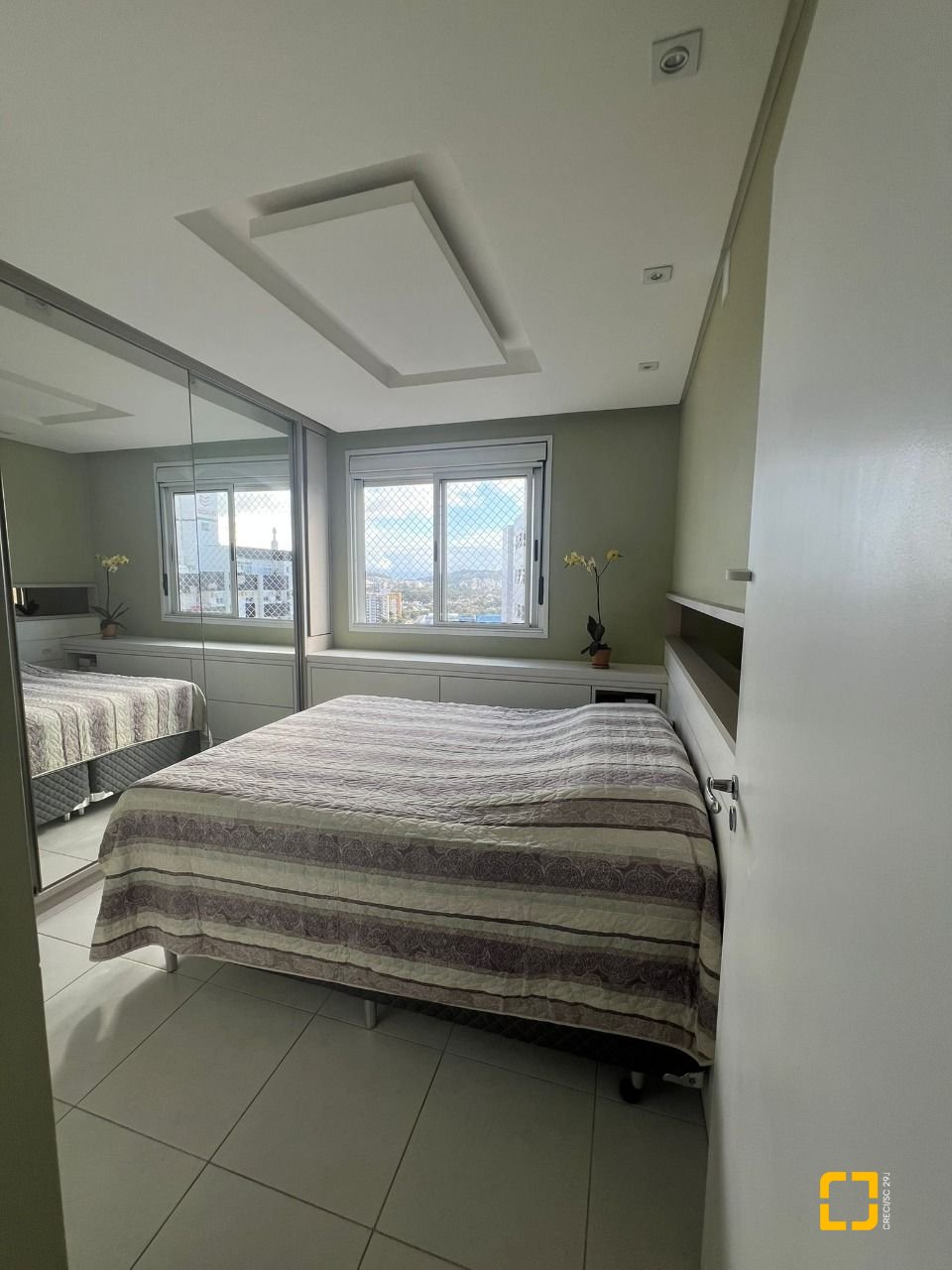 Apartamento com 87m², 4 quartos (sendo 1 suíte), 1 garagem, no bairro Itacorubi em Florianópolis