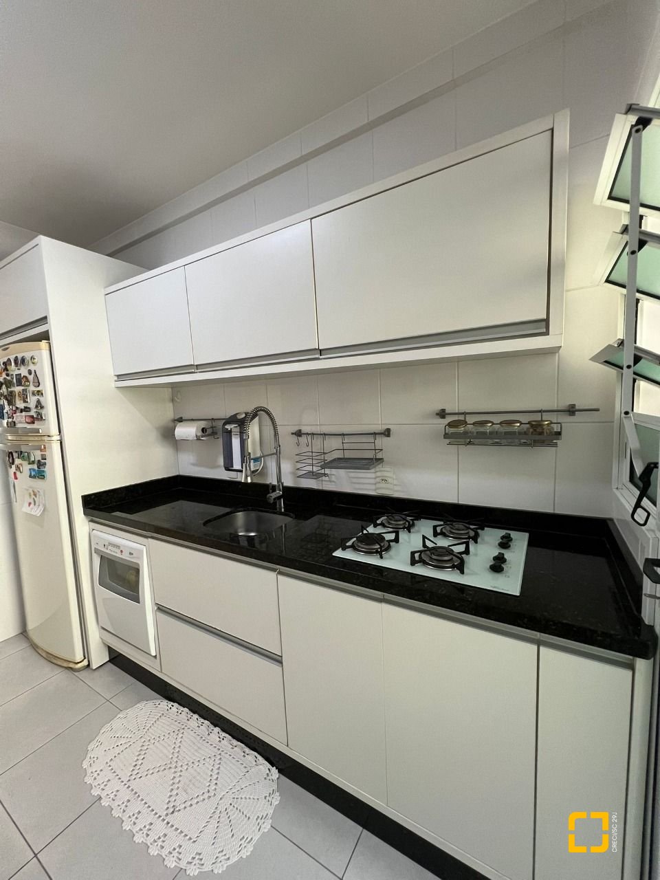 Apartamento com 87m², 4 quartos (sendo 1 suíte), 1 garagem, no bairro Itacorubi em Florianópolis