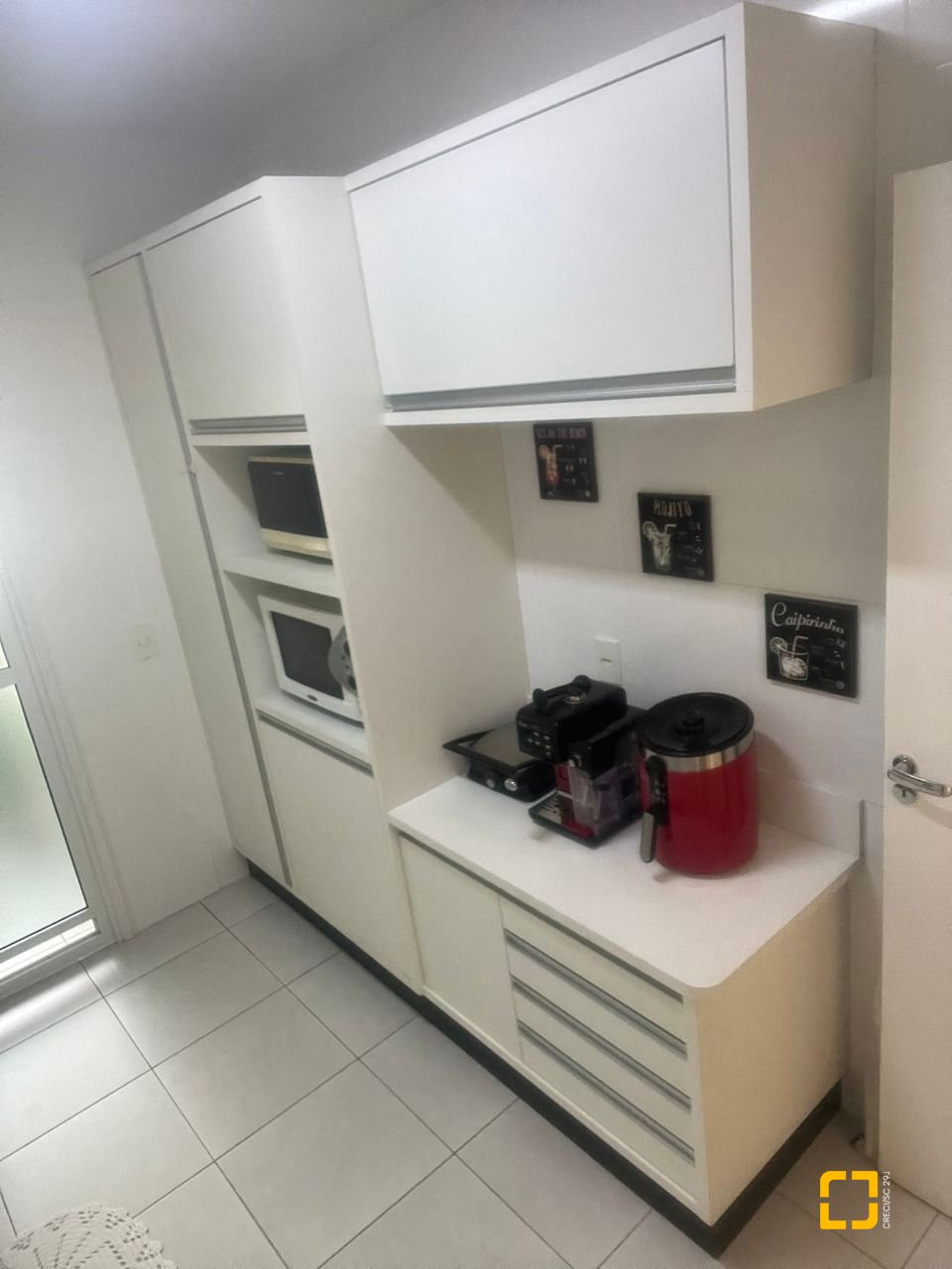 Apartamento com 87m², 4 quartos (sendo 1 suíte), 1 garagem, no bairro Itacorubi em Florianópolis