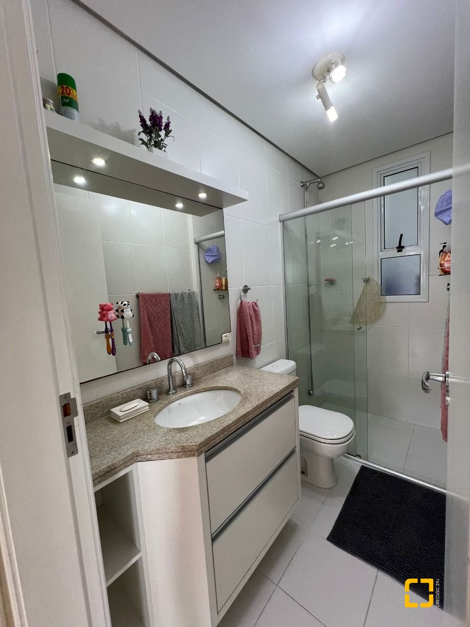 Apartamento com 87m², 4 quartos (sendo 1 suíte), 1 garagem, no bairro Itacorubi em Florianópolis