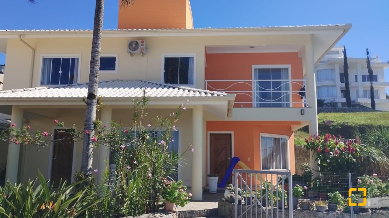 Casa de Condomínio com 301m², 4 quartos (sendo 2 suítes), 2 garagens, no bairro Bosque das Mansões em São José