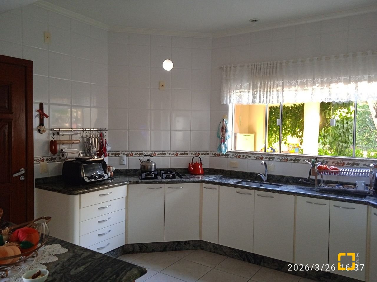 Casa de Condomínio com 301m², 4 quartos (sendo 2 suítes), 2 garagens, no bairro Bosque das Mansões em São José