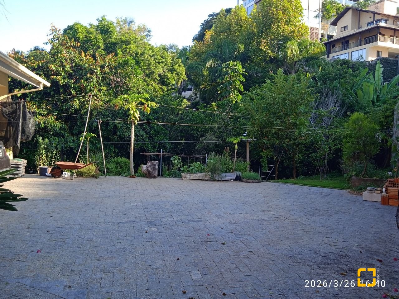 Casa de Condomínio com 301m², 4 quartos (sendo 2 suítes), 2 garagens, no bairro Bosque das Mansões em São José