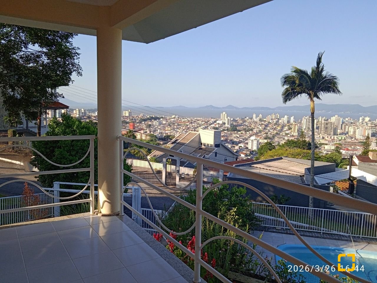 Casa de Condomínio com 301m², 4 quartos (sendo 2 suítes), 2 garagens, no bairro Bosque das Mansões em São José