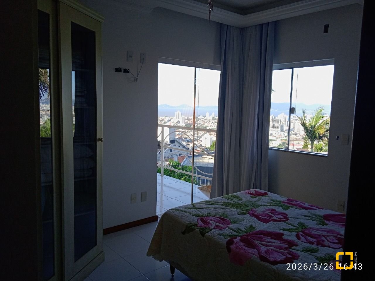 Casa de Condomínio com 301m², 4 quartos (sendo 2 suítes), 2 garagens, no bairro Bosque das Mansões em São José