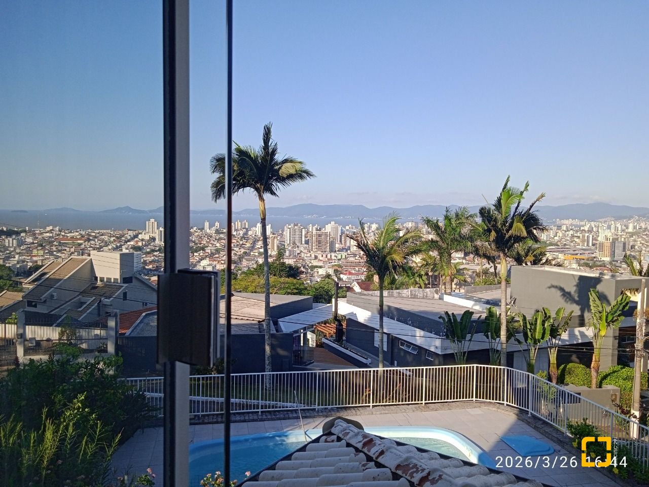 Casa de Condomínio com 301m², 4 quartos (sendo 2 suítes), 2 garagens, no bairro Bosque das Mansões em São José