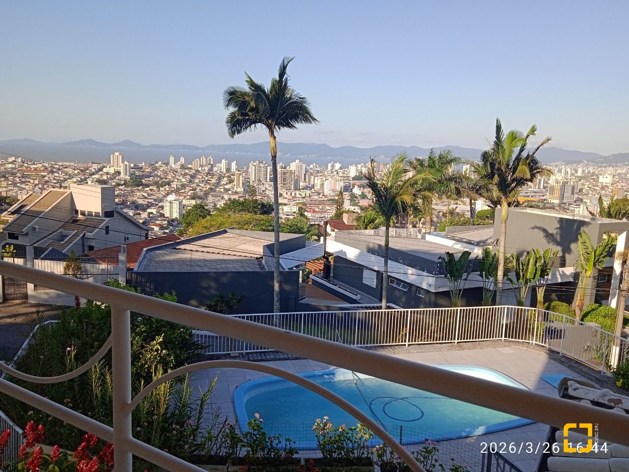 Casa de Condomínio com 301m², 4 quartos (sendo 2 suítes), 2 garagens, no bairro Bosque das Mansões em São José