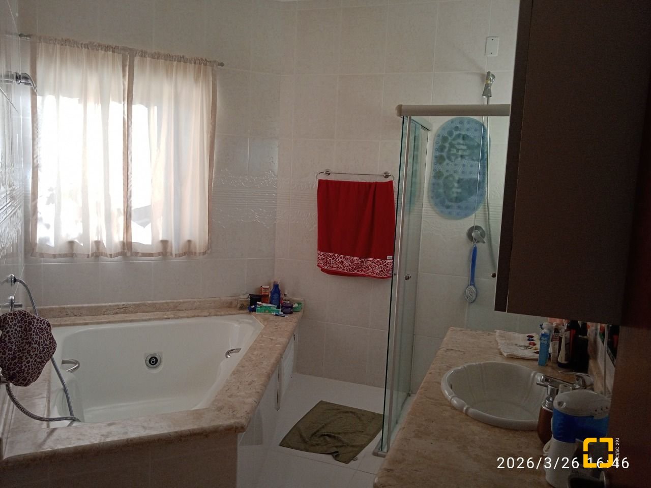 Casa de Condomínio com 301m², 4 quartos (sendo 2 suítes), 2 garagens, no bairro Bosque das Mansões em São José