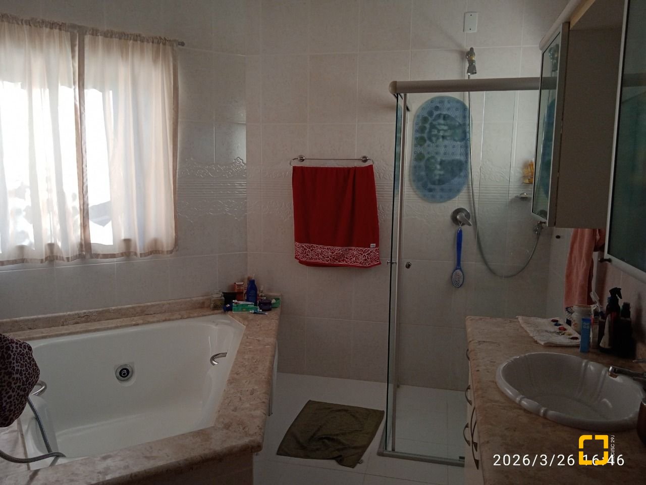 Casa de Condomínio com 301m², 4 quartos (sendo 2 suítes), 2 garagens, no bairro Bosque das Mansões em São José