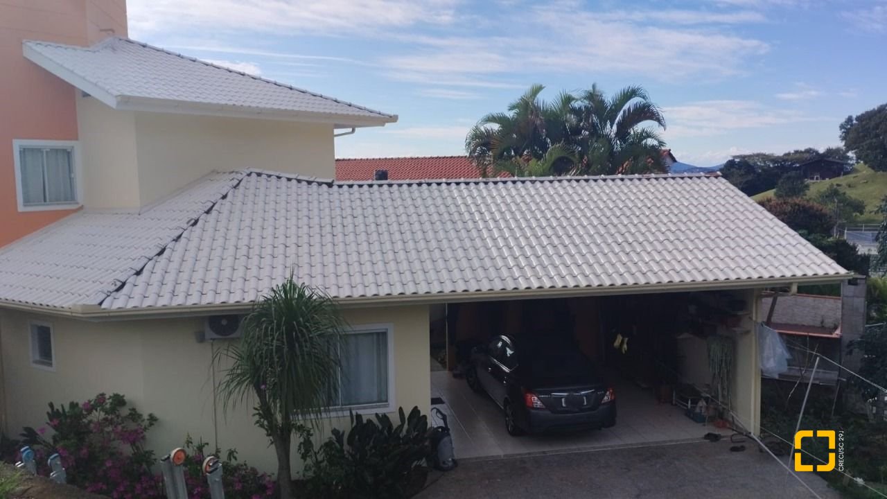 Casa de Condomínio com 301m², 4 quartos (sendo 2 suítes), 2 garagens, no bairro Bosque das Mansões em São José