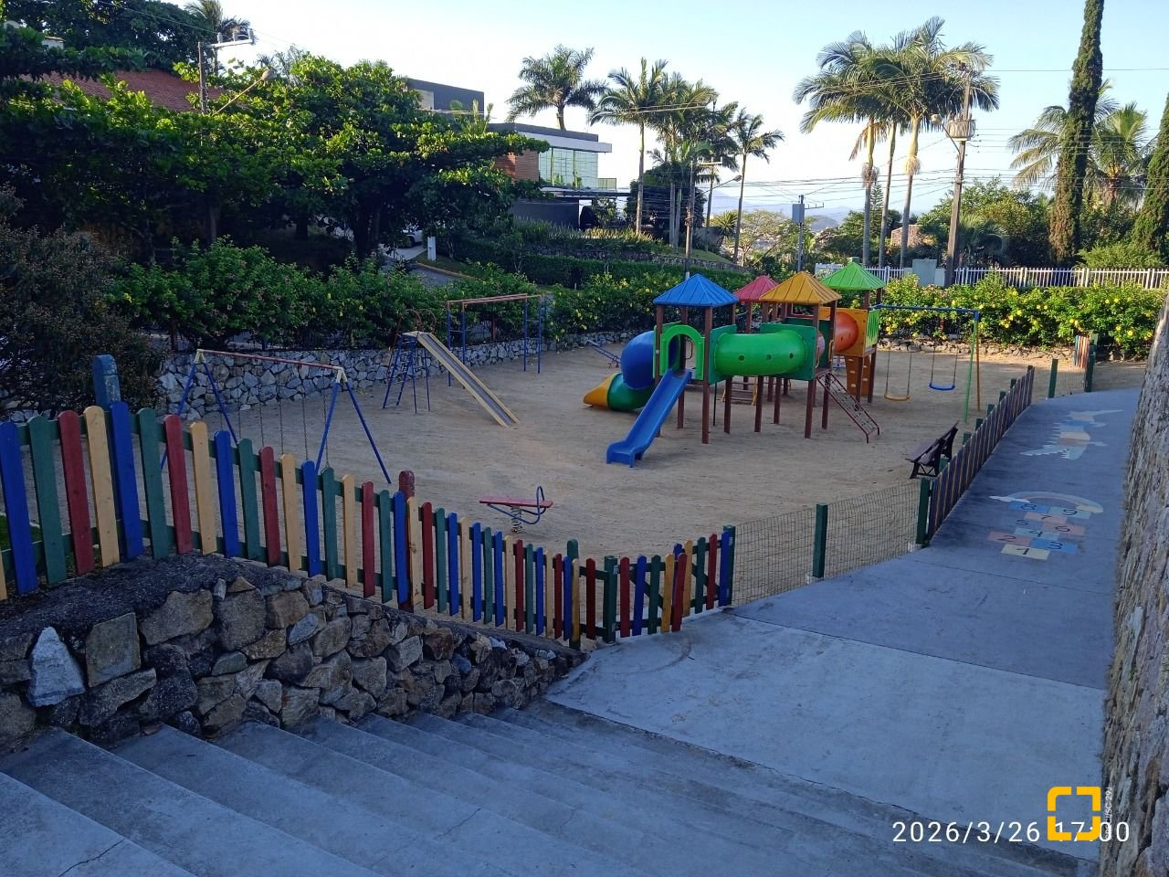 Casa de Condomínio com 301m², 4 quartos (sendo 2 suítes), 2 garagens, no bairro Bosque das Mansões em São José