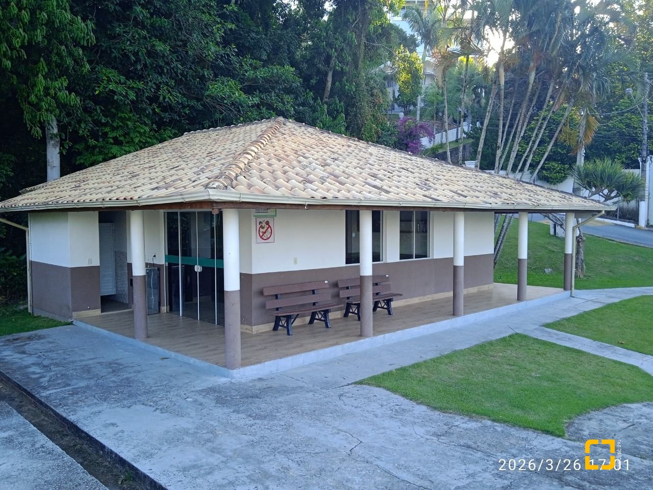 Casa de Condomínio com 301m², 4 quartos (sendo 2 suítes), 2 garagens, no bairro Bosque das Mansões em São José