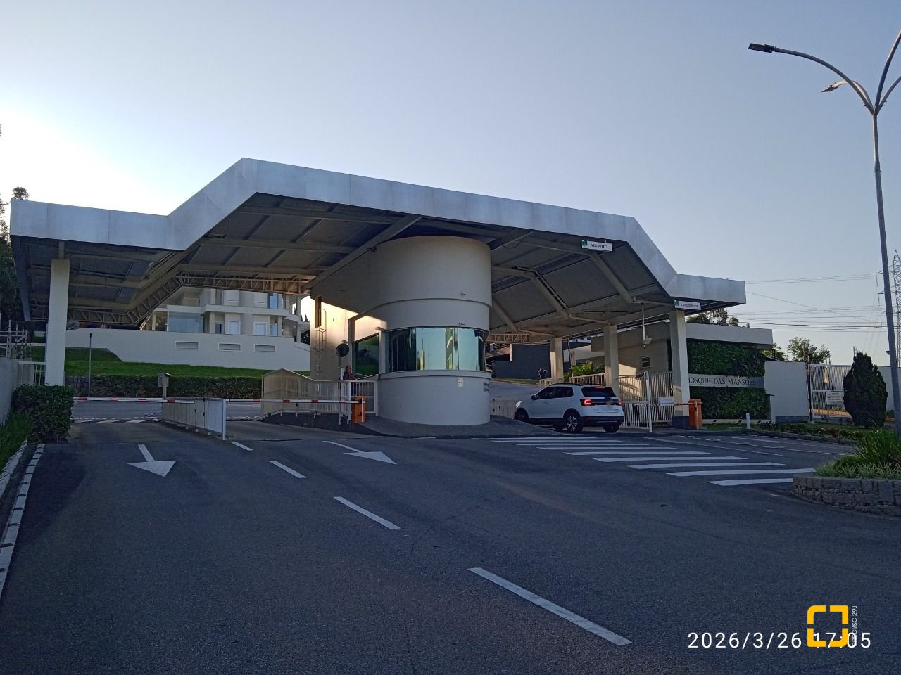 Casa de Condomínio com 301m², 4 quartos (sendo 2 suítes), 2 garagens, no bairro Bosque das Mansões em São José