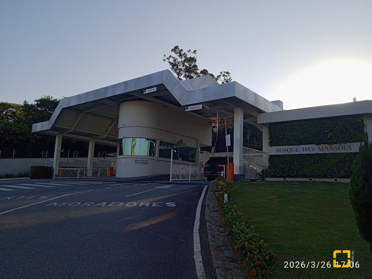 Casa de Condomínio com 301m², 4 quartos (sendo 2 suítes), 2 garagens, no bairro Bosque das Mansões em São José