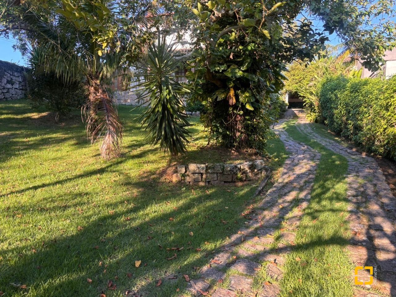 Terreno com 7488m², no bairro Cacupé em Florianópolis