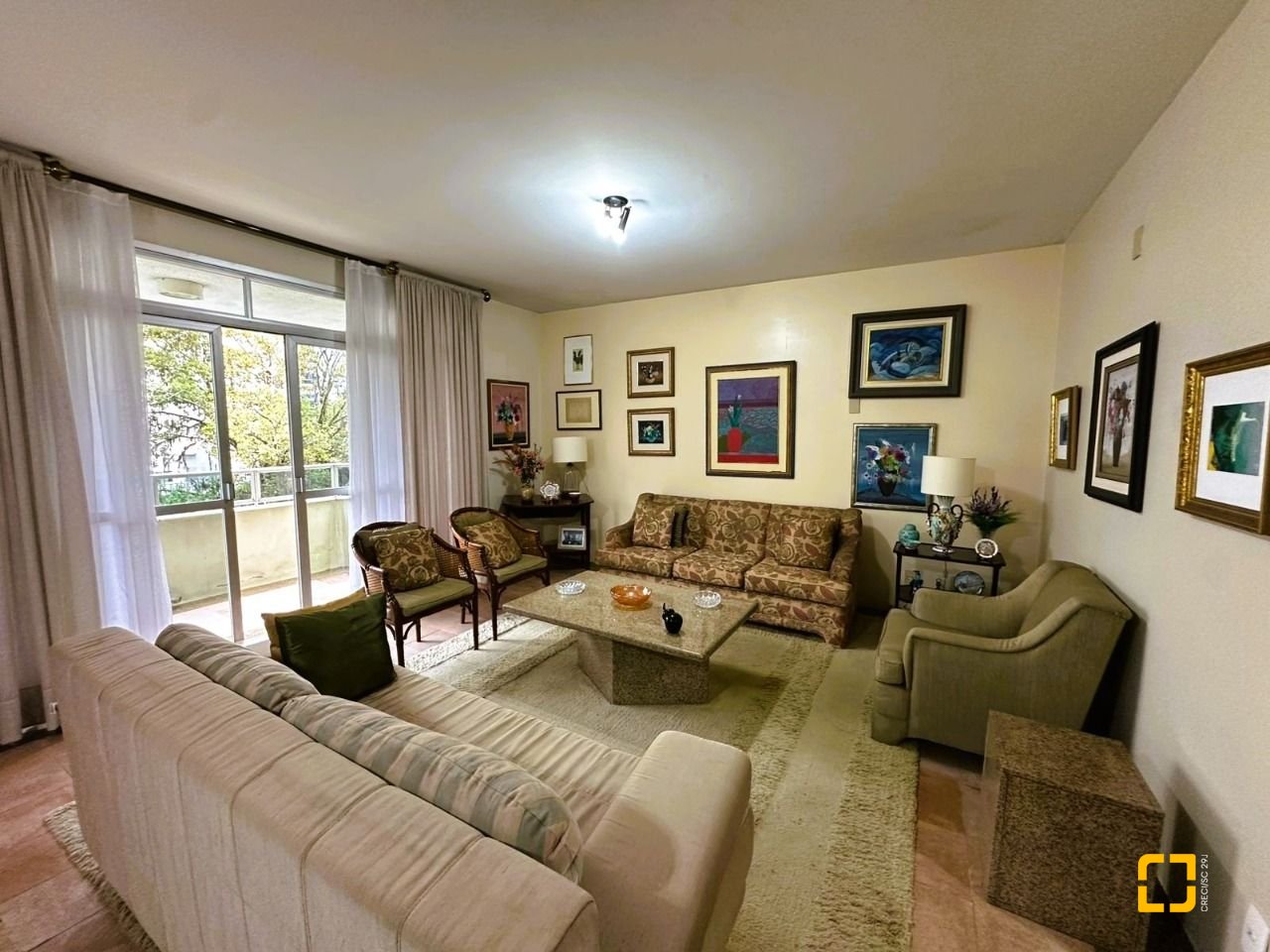 Apartamento com 231m², 6 quartos (sendo 2 suítes), 2 garagens, no bairro Centro em Florianópolis