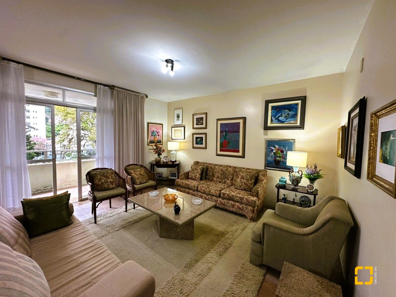 Apartamento com 231m², 6 quartos (sendo 2 suítes), 2 garagens, no bairro Centro em Florianópolis
