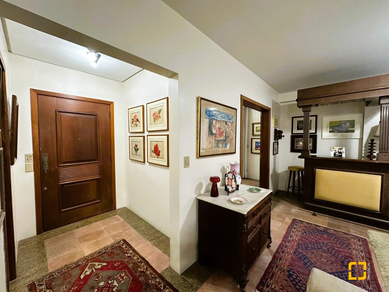 Apartamento com 231m², 6 quartos (sendo 2 suítes), 2 garagens, no bairro Centro em Florianópolis
