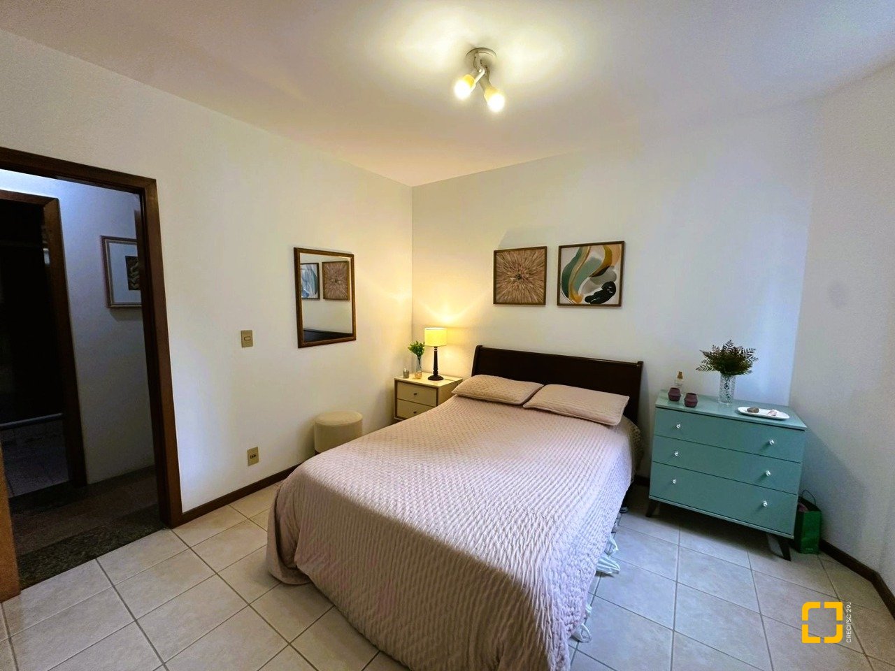 Apartamento com 231m², 6 quartos (sendo 2 suítes), 2 garagens, no bairro Centro em Florianópolis