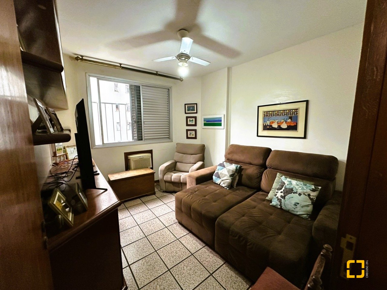 Apartamento com 231m², 6 quartos (sendo 2 suítes), 2 garagens, no bairro Centro em Florianópolis