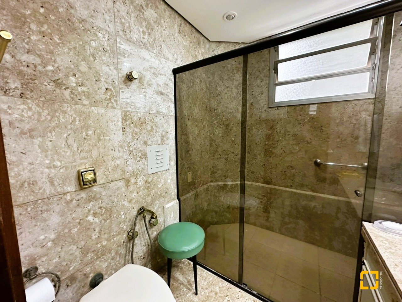 Apartamento com 231m², 6 quartos (sendo 2 suítes), 2 garagens, no bairro Centro em Florianópolis