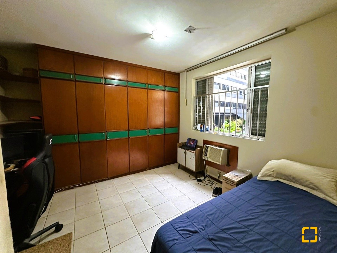 Apartamento com 231m², 6 quartos (sendo 2 suítes), 2 garagens, no bairro Centro em Florianópolis