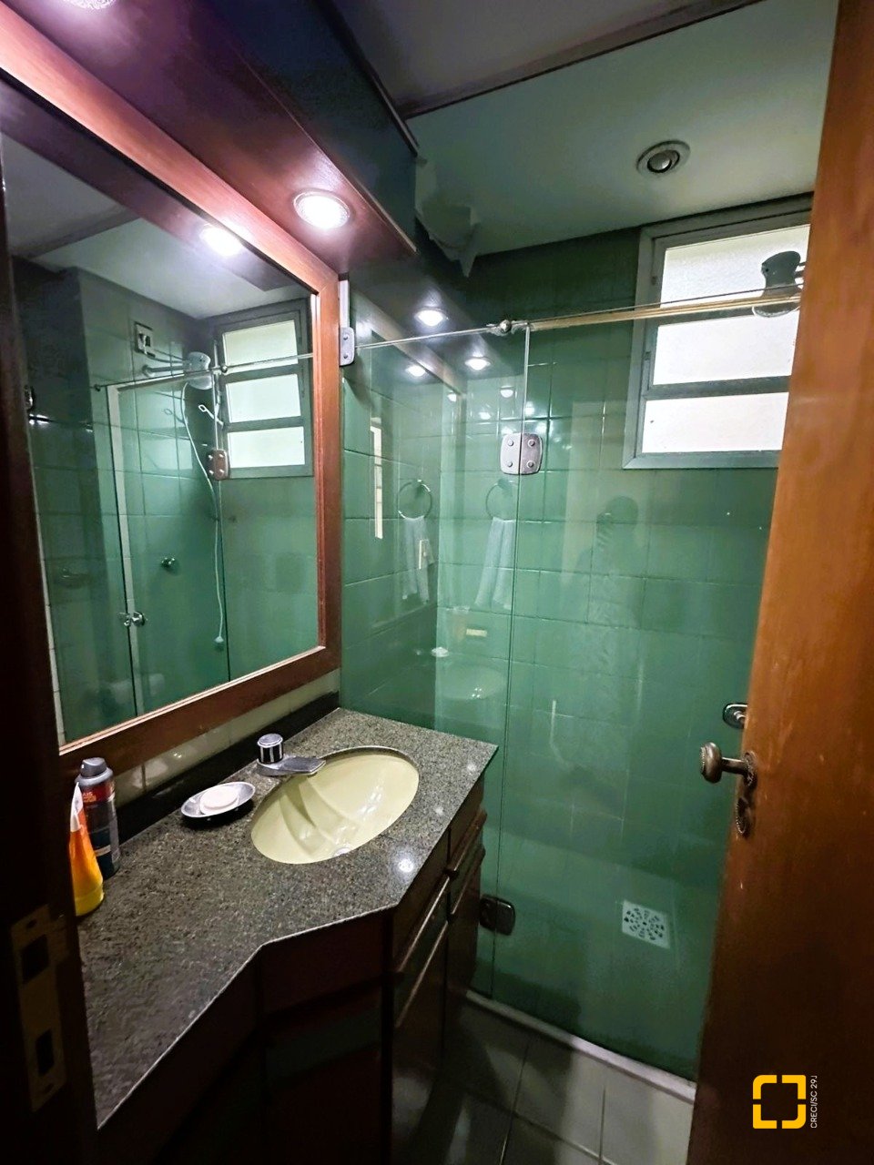 Apartamento com 231m², 6 quartos (sendo 2 suítes), 2 garagens, no bairro Centro em Florianópolis