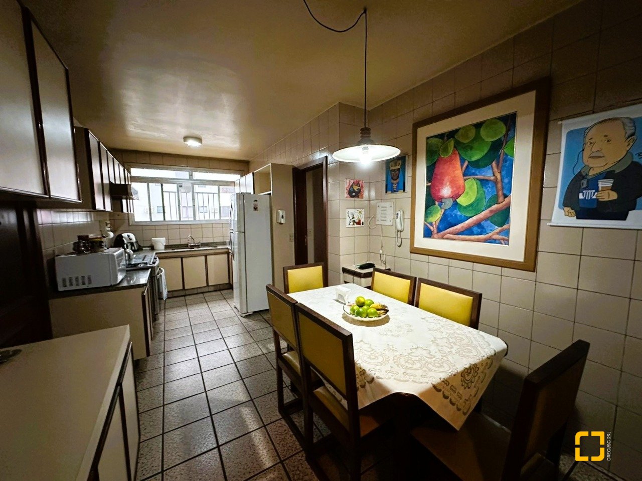 Apartamento com 231m², 6 quartos (sendo 2 suítes), 2 garagens, no bairro Centro em Florianópolis