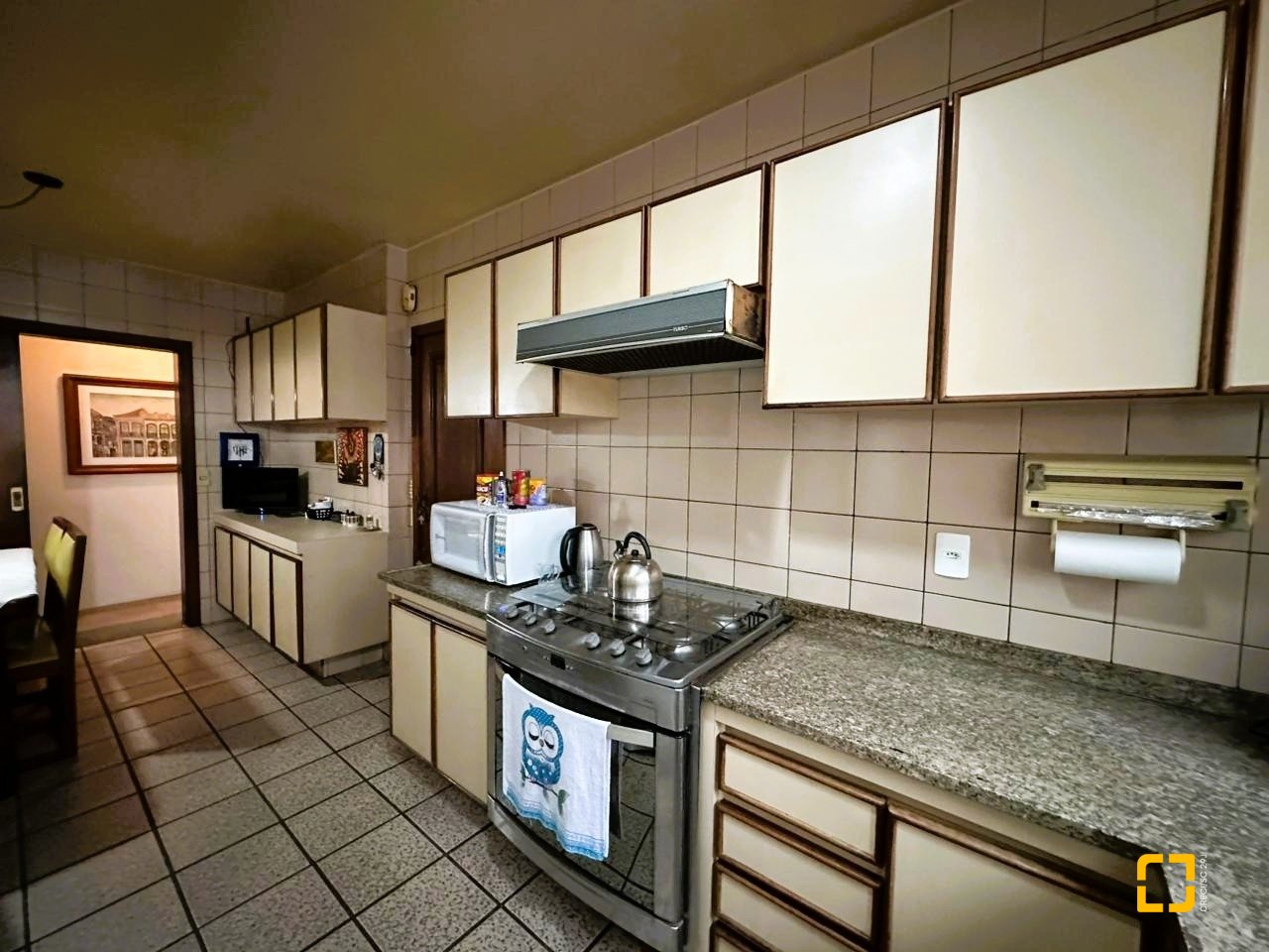 Apartamento com 231m², 6 quartos (sendo 2 suítes), 2 garagens, no bairro Centro em Florianópolis