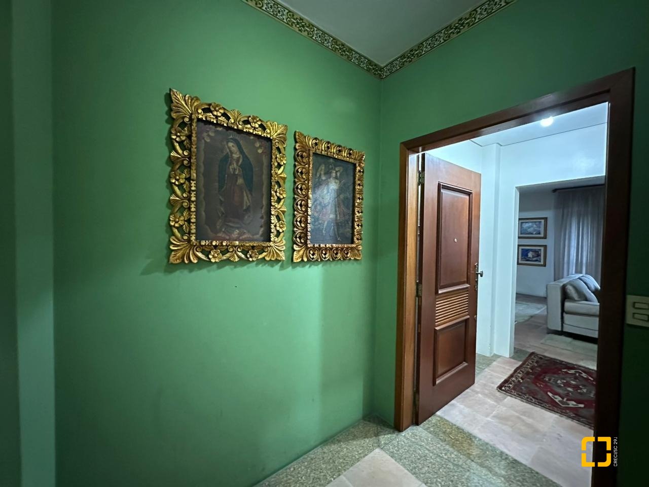 Apartamento com 231m², 6 quartos (sendo 2 suítes), 2 garagens, no bairro Centro em Florianópolis