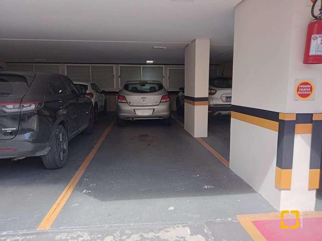 Apartamento com 231m², 6 quartos (sendo 2 suítes), 2 garagens, no bairro Centro em Florianópolis