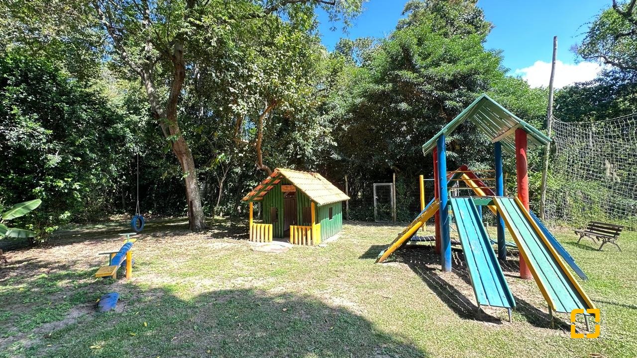 Casa com 340m², 10 quartos (sendo 5 suítes), 2 garagens, no bairro Rio Tavares em Florianópolis