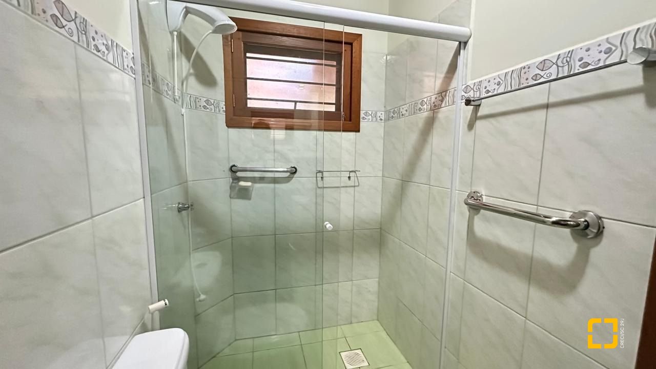 Casa com 340m², 10 quartos (sendo 5 suítes), 2 garagens, no bairro Rio Tavares em Florianópolis