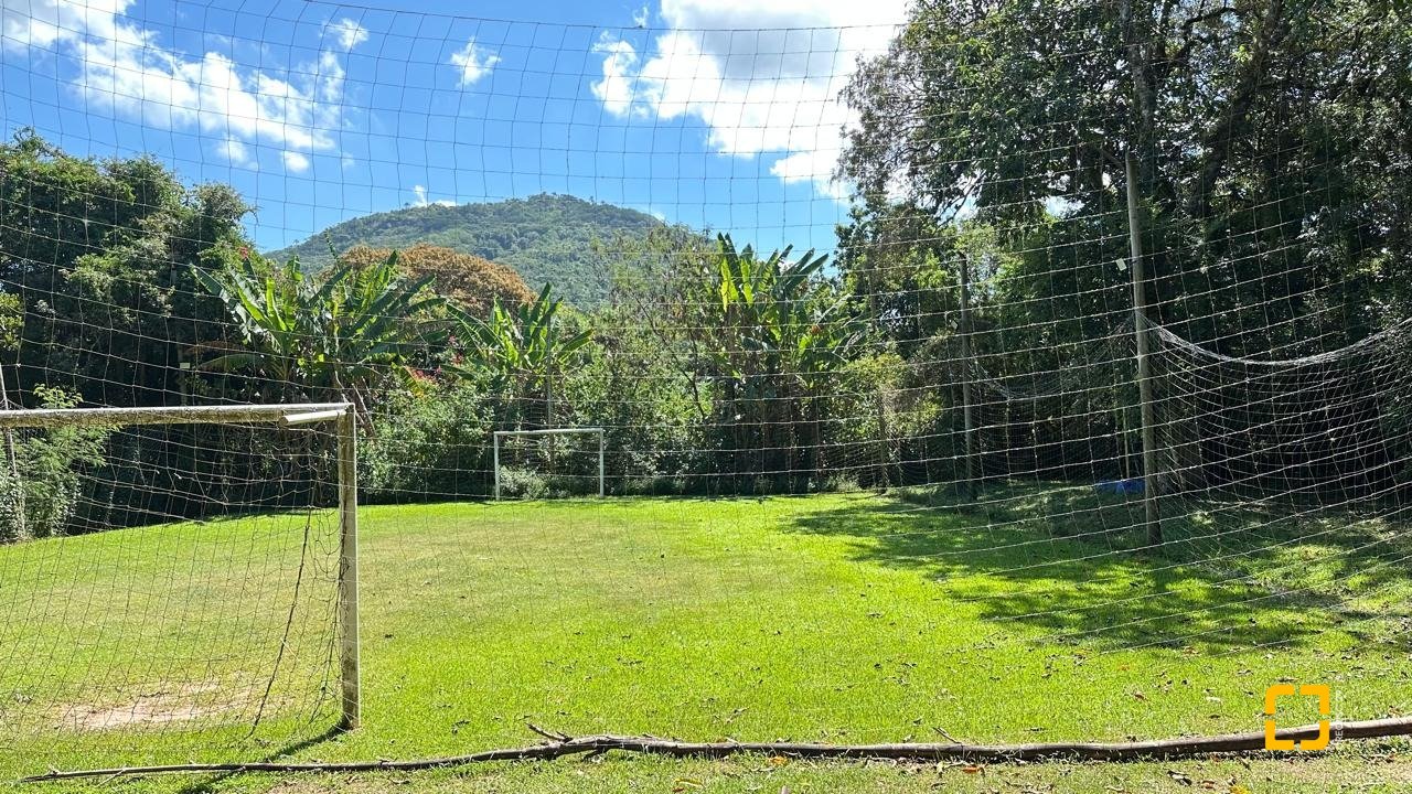 Casa com 340m², 10 quartos (sendo 5 suítes), 2 garagens, no bairro Rio Tavares em Florianópolis